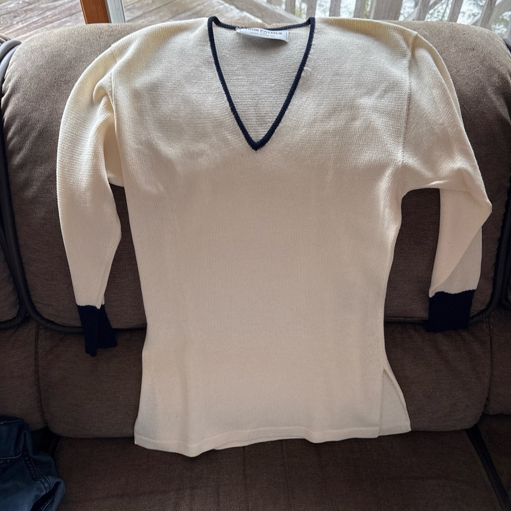 Vintage  John Patrick Sweater Womens Medium Knit Rayon/polymid Blend V Neck USA